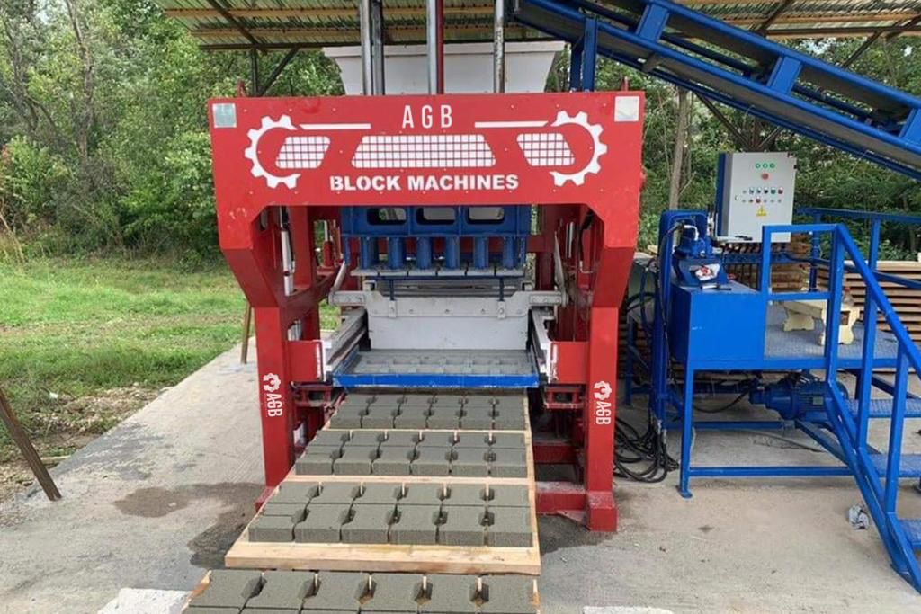 Machine fabrication de brique